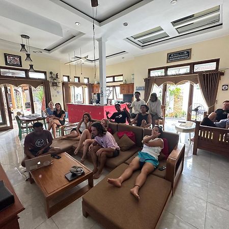Medewi Secret Surfcamp Hotel Pulukan Exterior foto