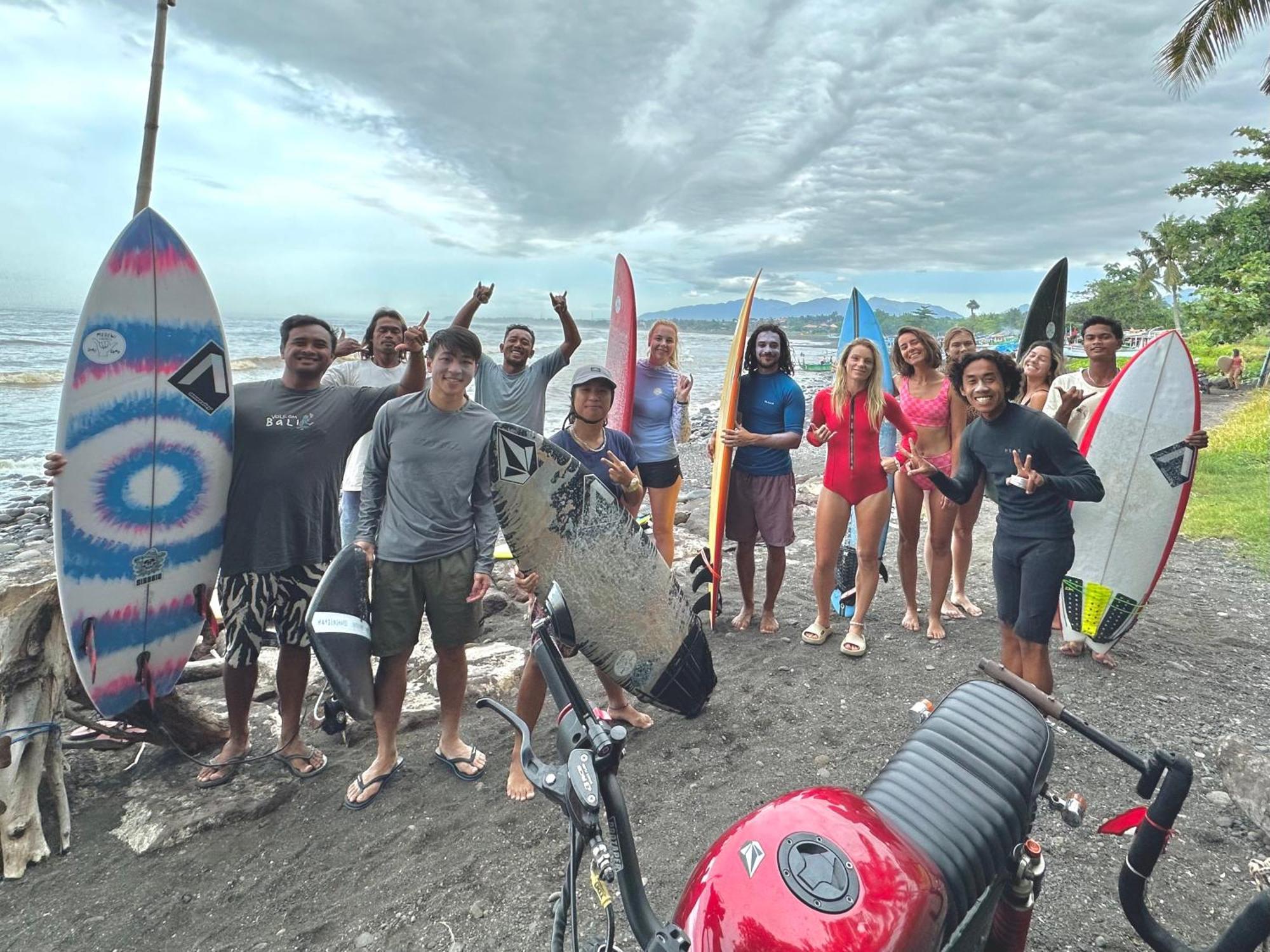 Medewi Secret Surfcamp Hotel Pulukan Exterior foto