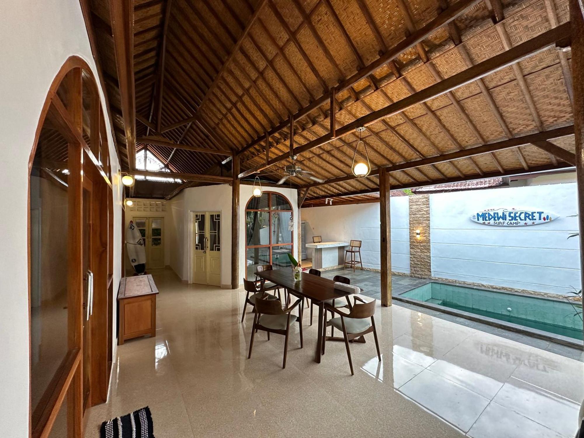 Medewi Secret Surfcamp Hotel Pulukan Exterior foto