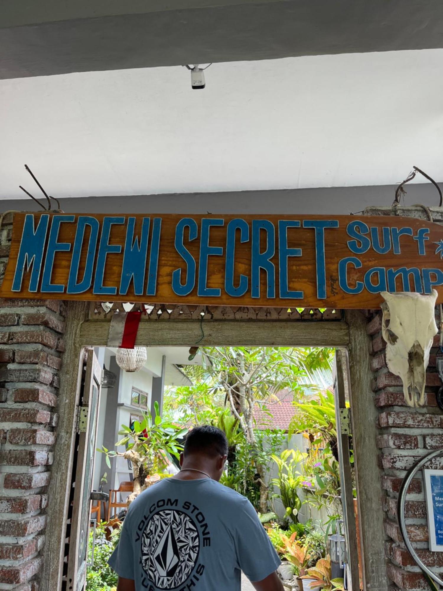 Medewi Secret Surfcamp Hotel Pulukan Exterior foto
