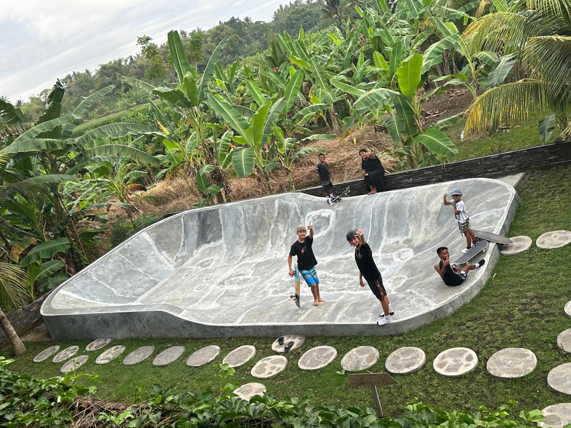 Medewi Secret Surfcamp Hotel Pulukan Exterior foto