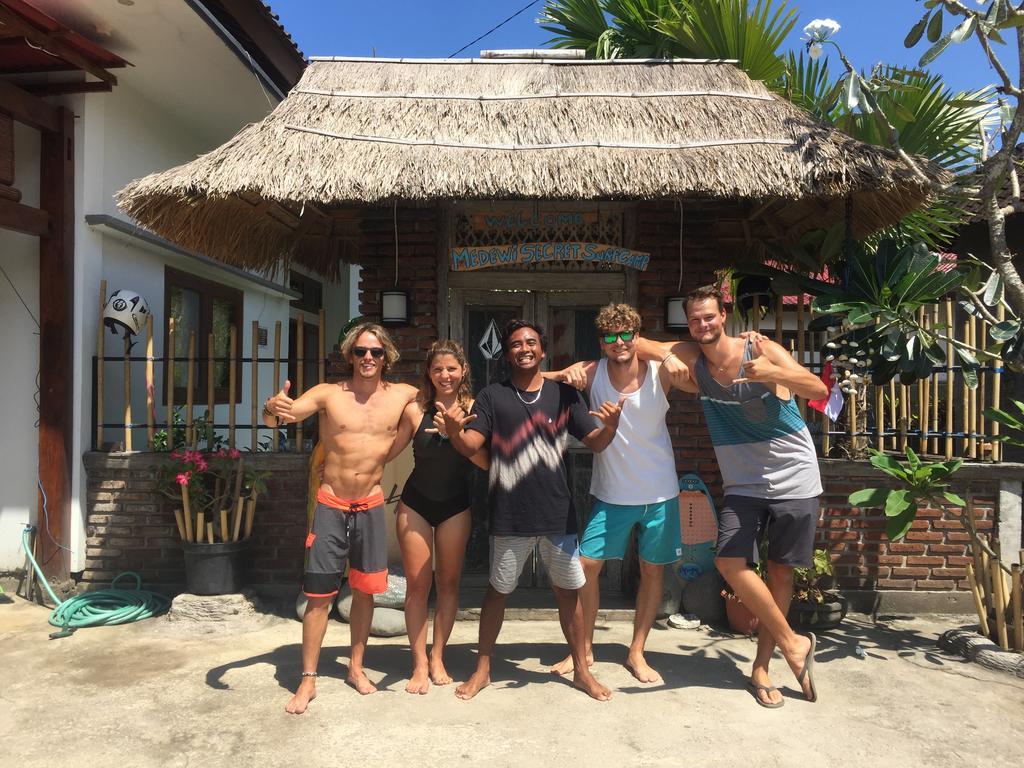 Medewi Secret Surfcamp Hotel Pulukan Exterior foto