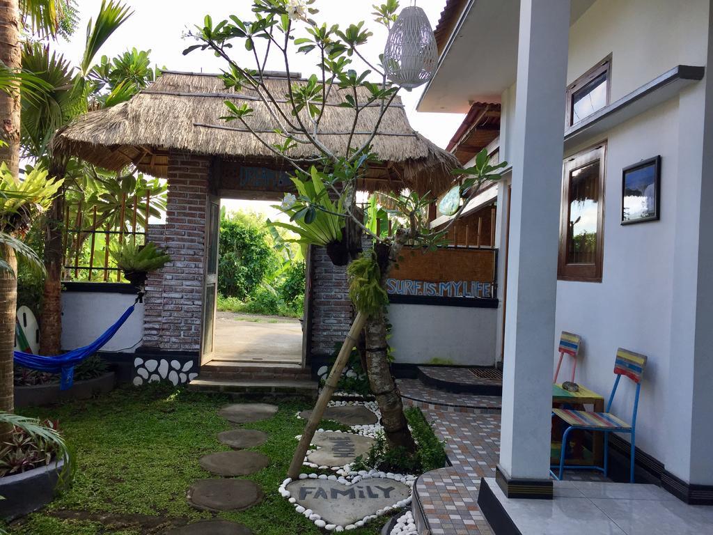 Medewi Secret Surfcamp Hotel Pulukan Exterior foto