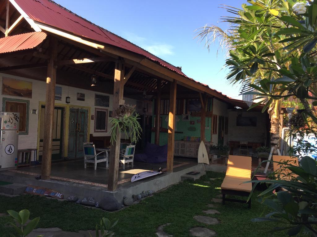 Medewi Secret Surfcamp Hotel Pulukan Exterior foto