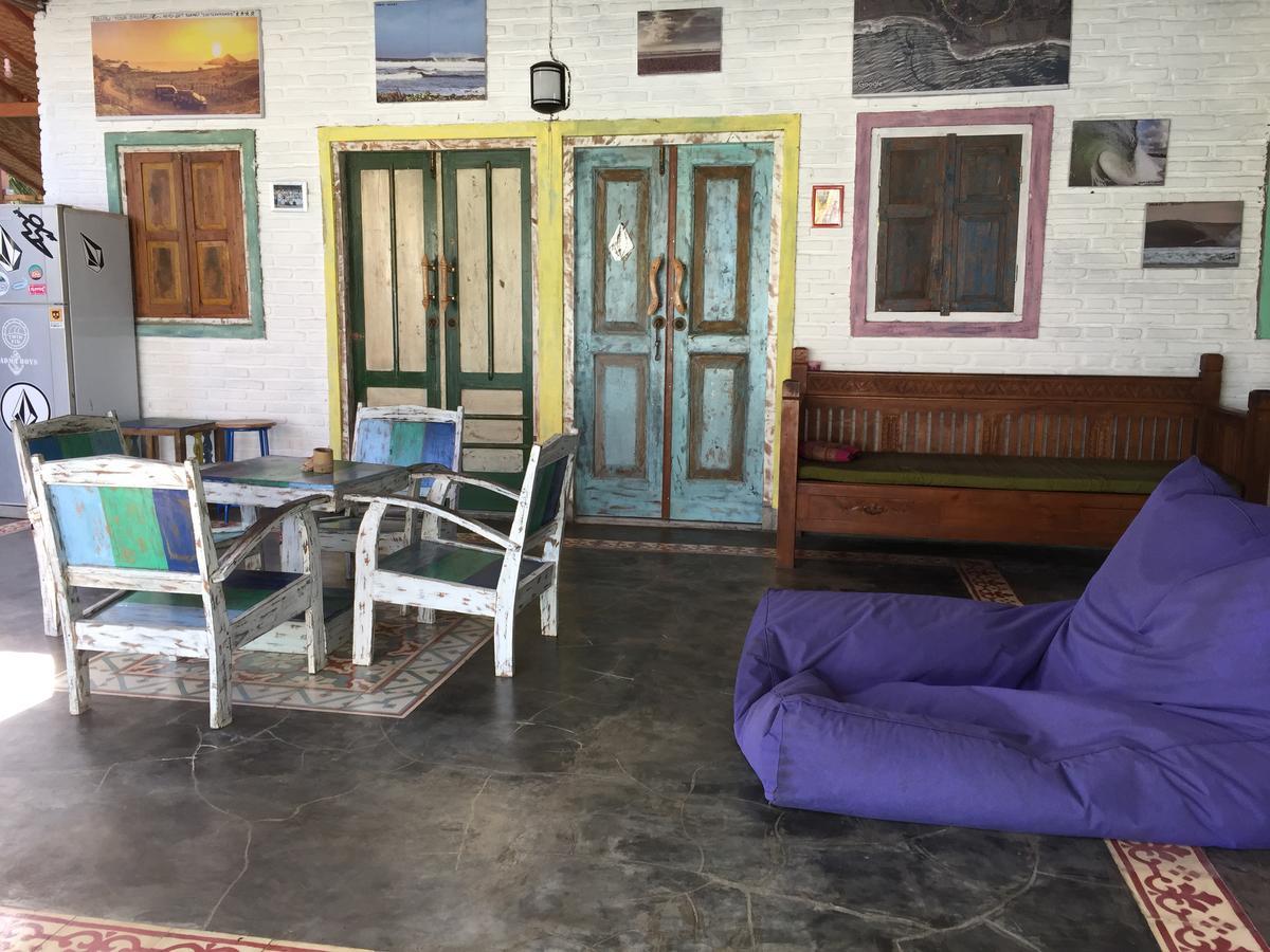 Medewi Secret Surfcamp Hotel Pulukan Exterior foto